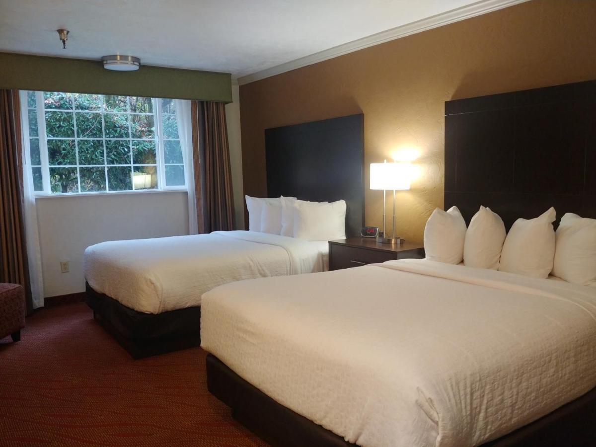 Best Western Plus Parkway Inn Уилсонвилл Экстерьер фото