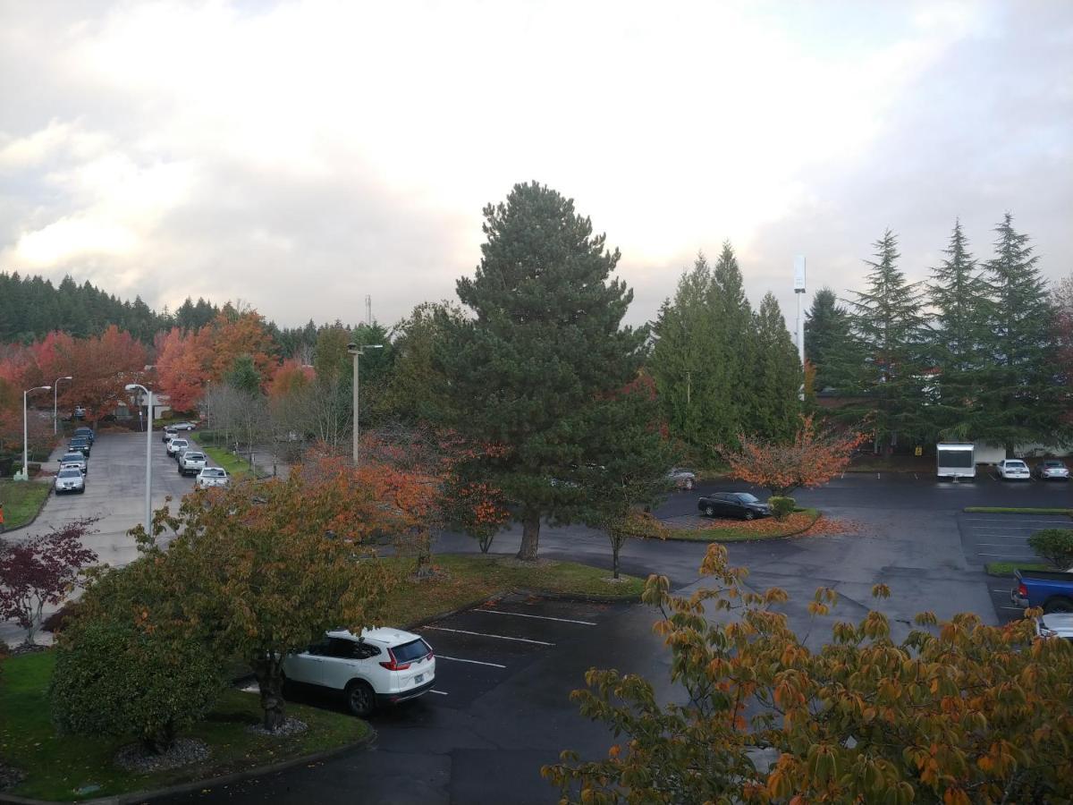 Best Western Plus Parkway Inn Уилсонвилл Экстерьер фото