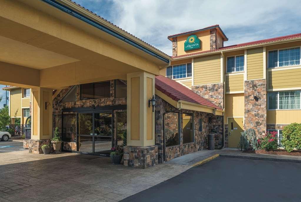 Best Western Plus Parkway Inn Уилсонвилл Экстерьер фото