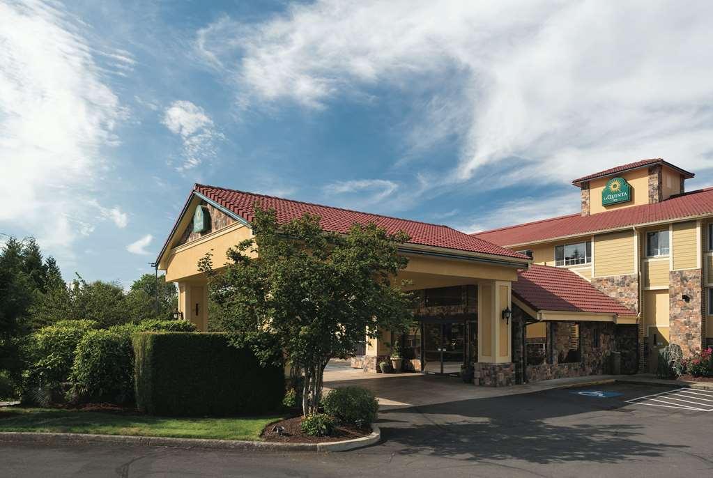 Best Western Plus Parkway Inn Уилсонвилл Экстерьер фото