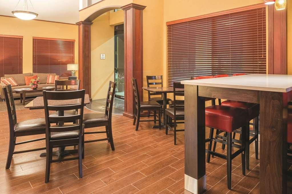 Best Western Plus Parkway Inn Уилсонвилл Экстерьер фото