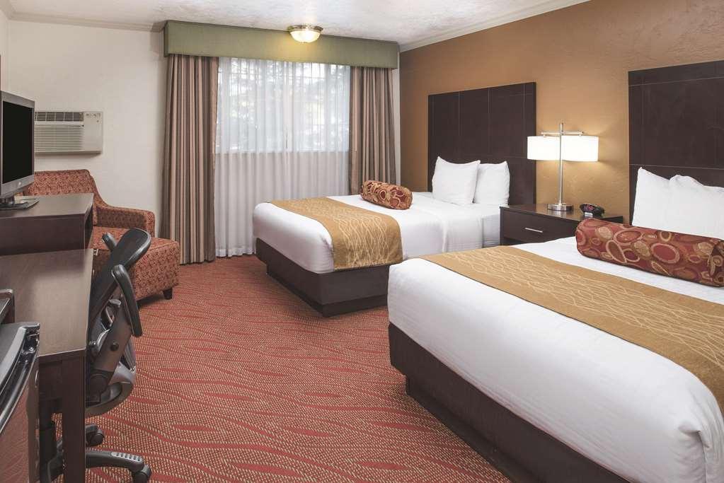 Best Western Plus Parkway Inn Уилсонвилл Экстерьер фото
