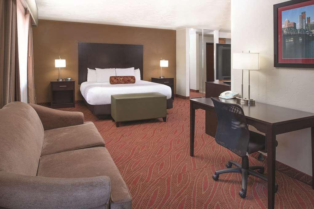 Best Western Plus Parkway Inn Уилсонвилл Экстерьер фото