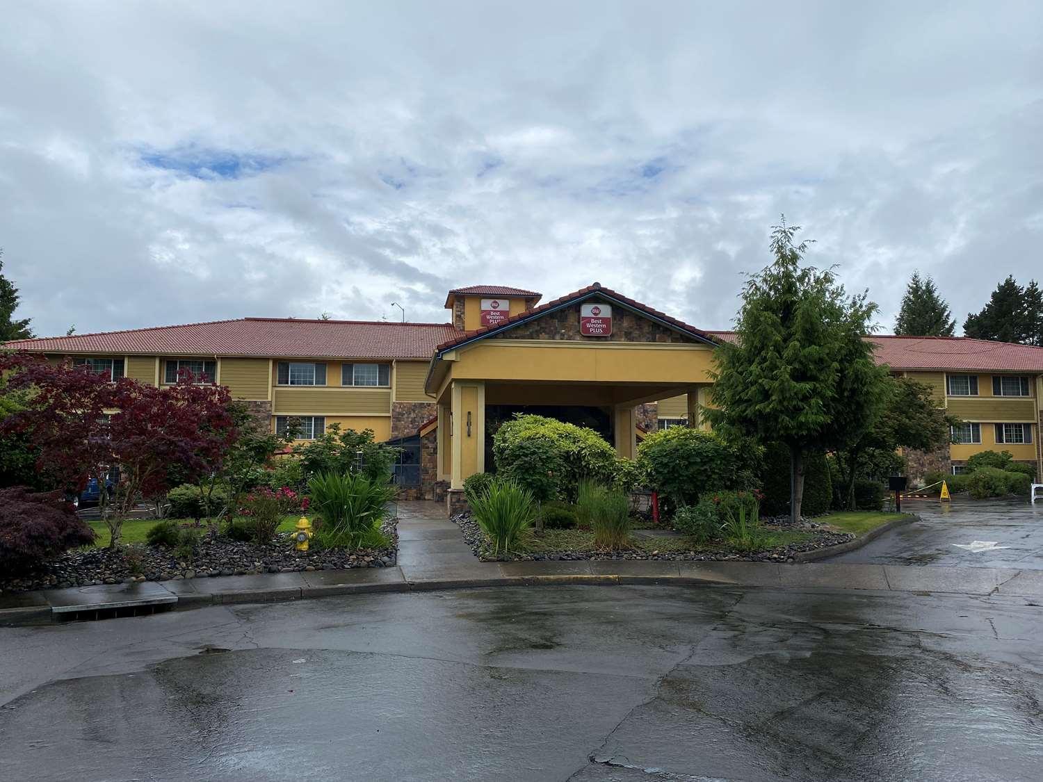 Best Western Plus Parkway Inn Уилсонвилл Экстерьер фото
