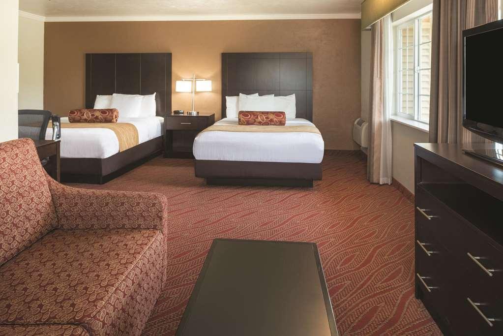 Best Western Plus Parkway Inn Уилсонвилл Экстерьер фото
