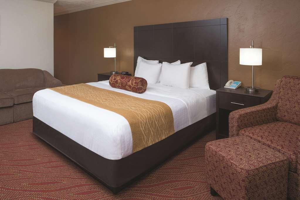 Best Western Plus Parkway Inn Уилсонвилл Экстерьер фото