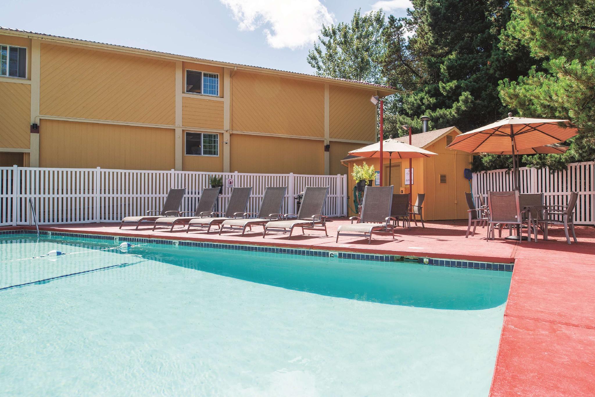 Best Western Plus Parkway Inn Уилсонвилл Экстерьер фото