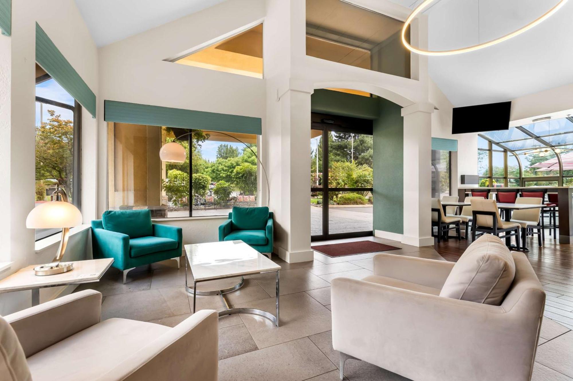 Best Western Plus Parkway Inn Уилсонвилл Экстерьер фото