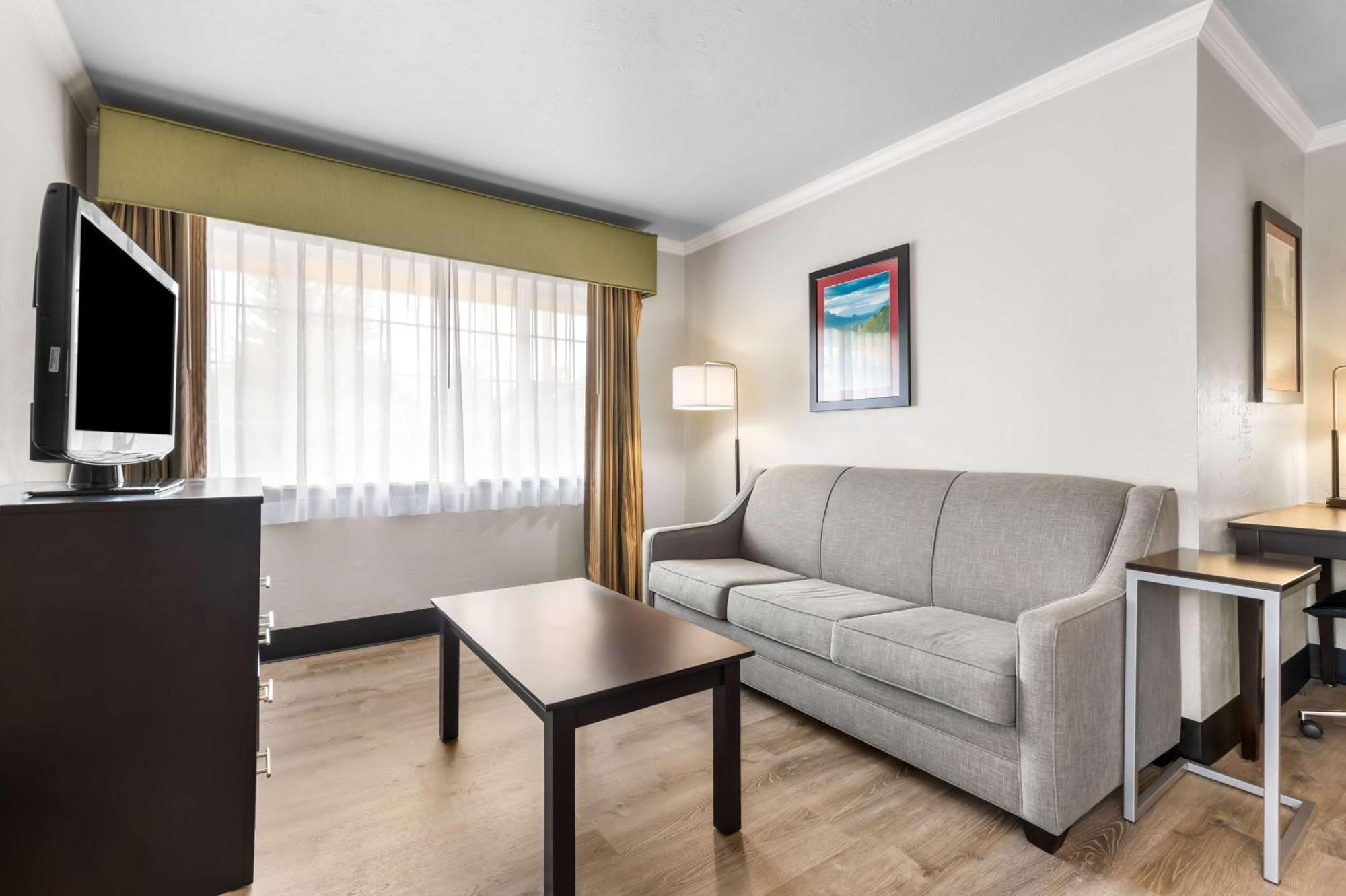 Best Western Plus Parkway Inn Уилсонвилл Экстерьер фото