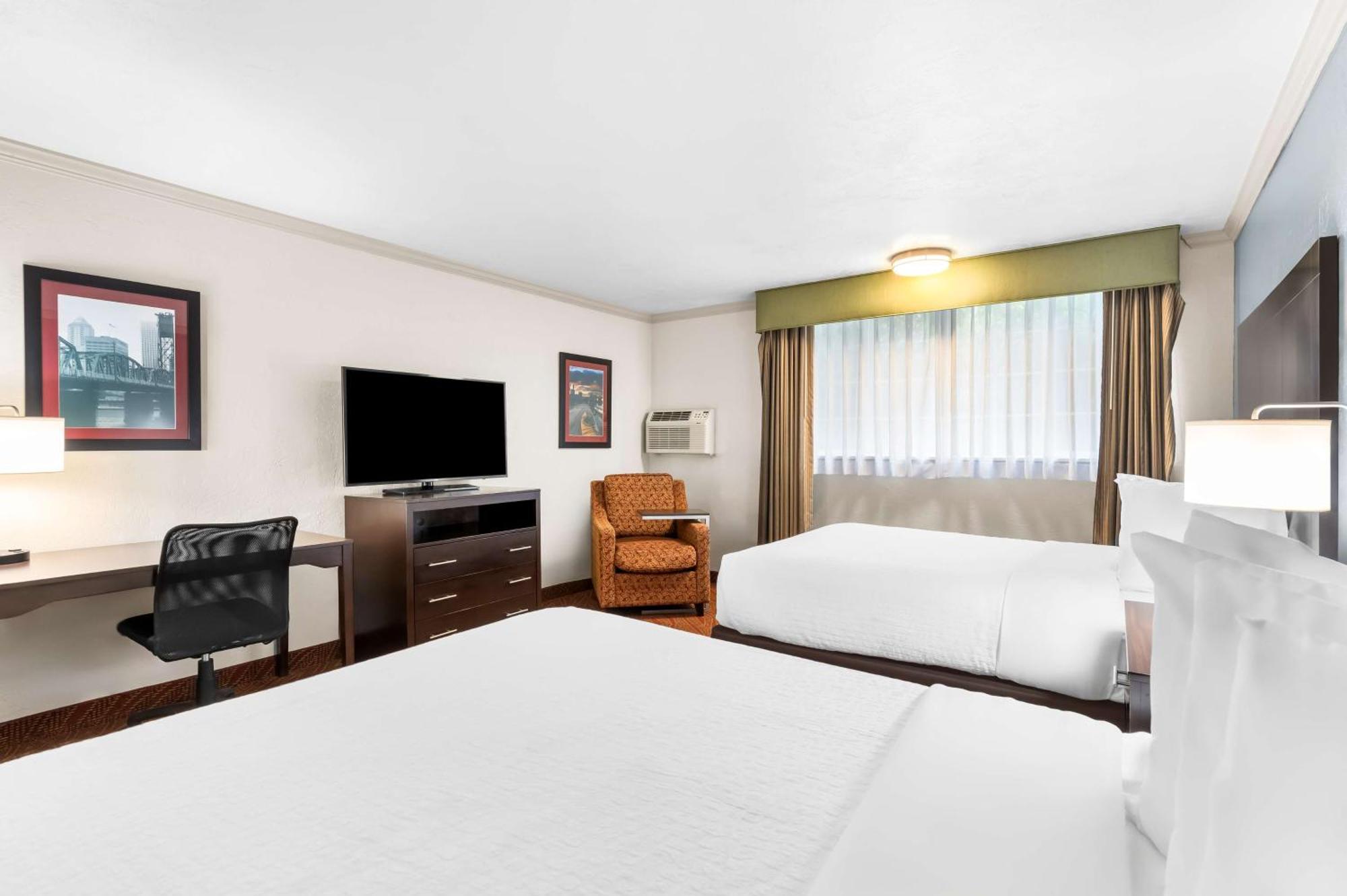 Best Western Plus Parkway Inn Уилсонвилл Экстерьер фото