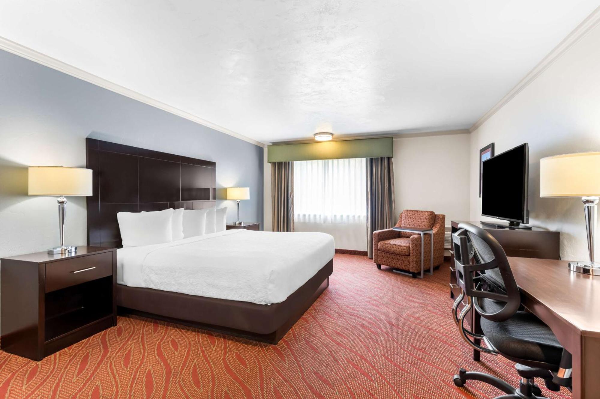 Best Western Plus Parkway Inn Уилсонвилл Экстерьер фото