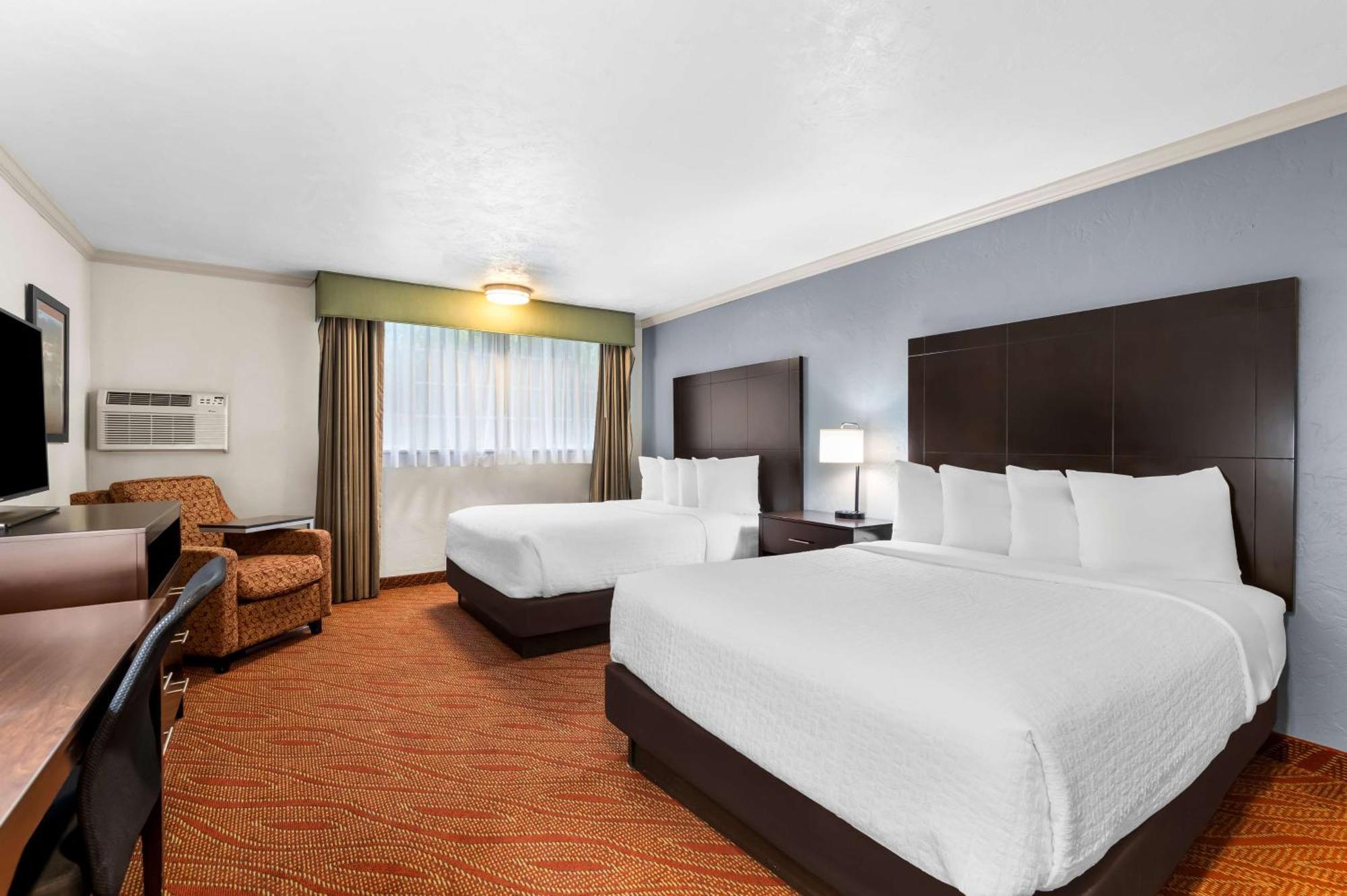 Best Western Plus Parkway Inn Уилсонвилл Экстерьер фото