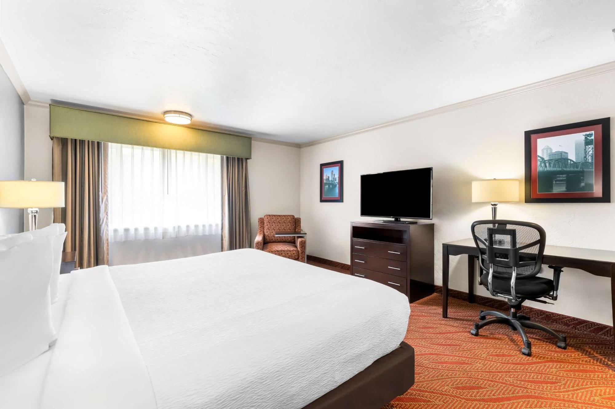 Best Western Plus Parkway Inn Уилсонвилл Экстерьер фото
