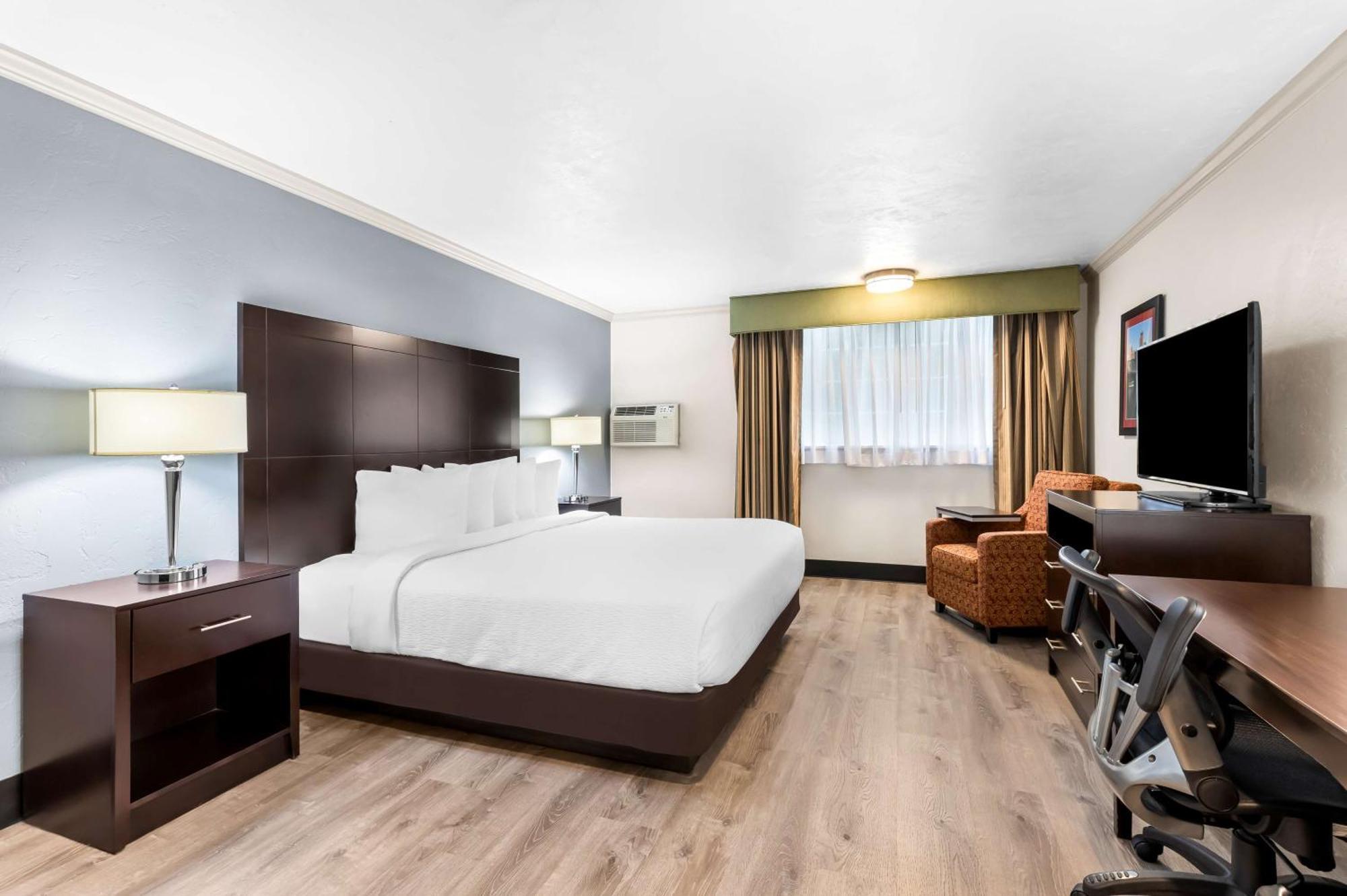 Best Western Plus Parkway Inn Уилсонвилл Экстерьер фото