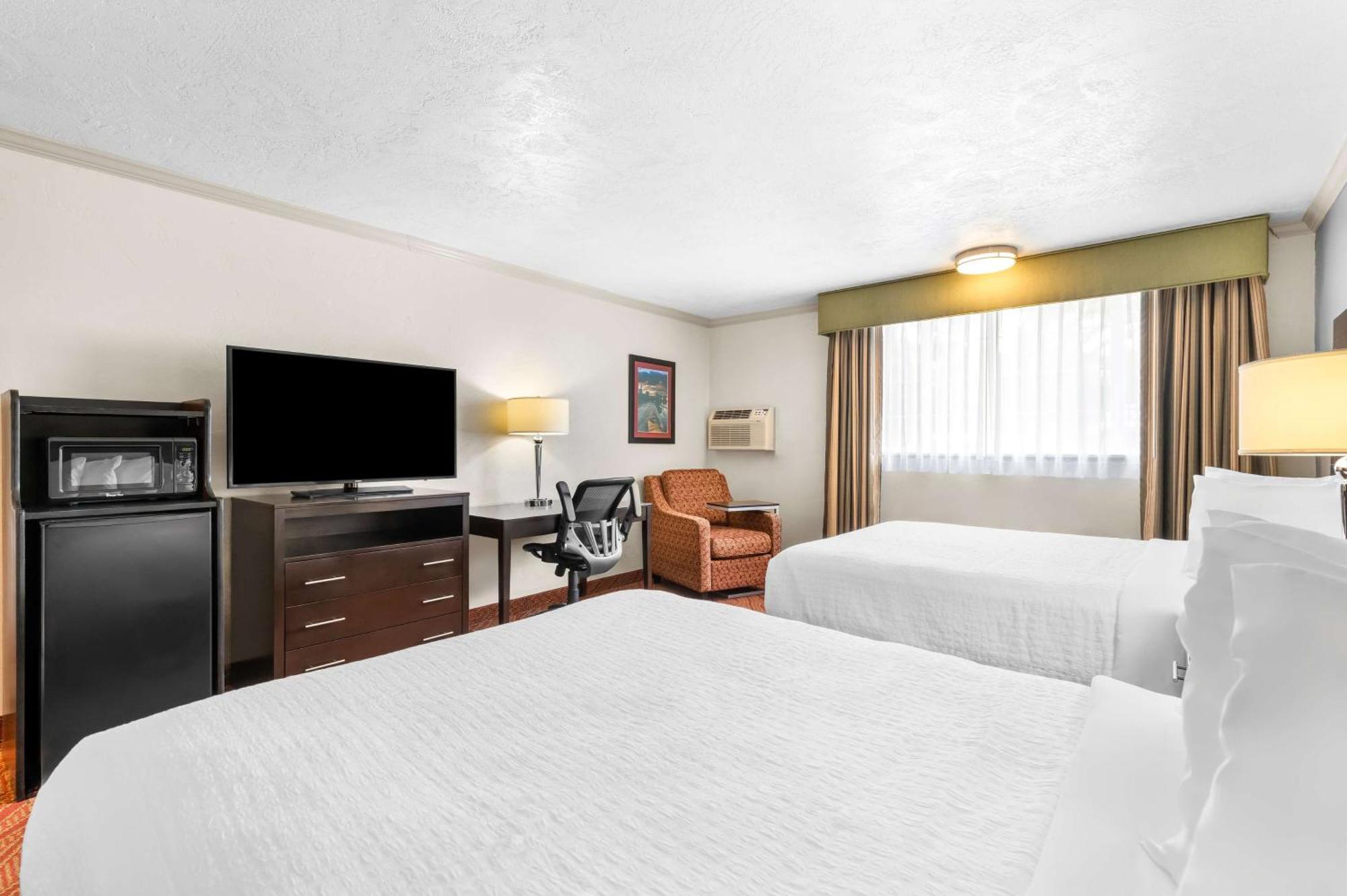 Best Western Plus Parkway Inn Уилсонвилл Экстерьер фото