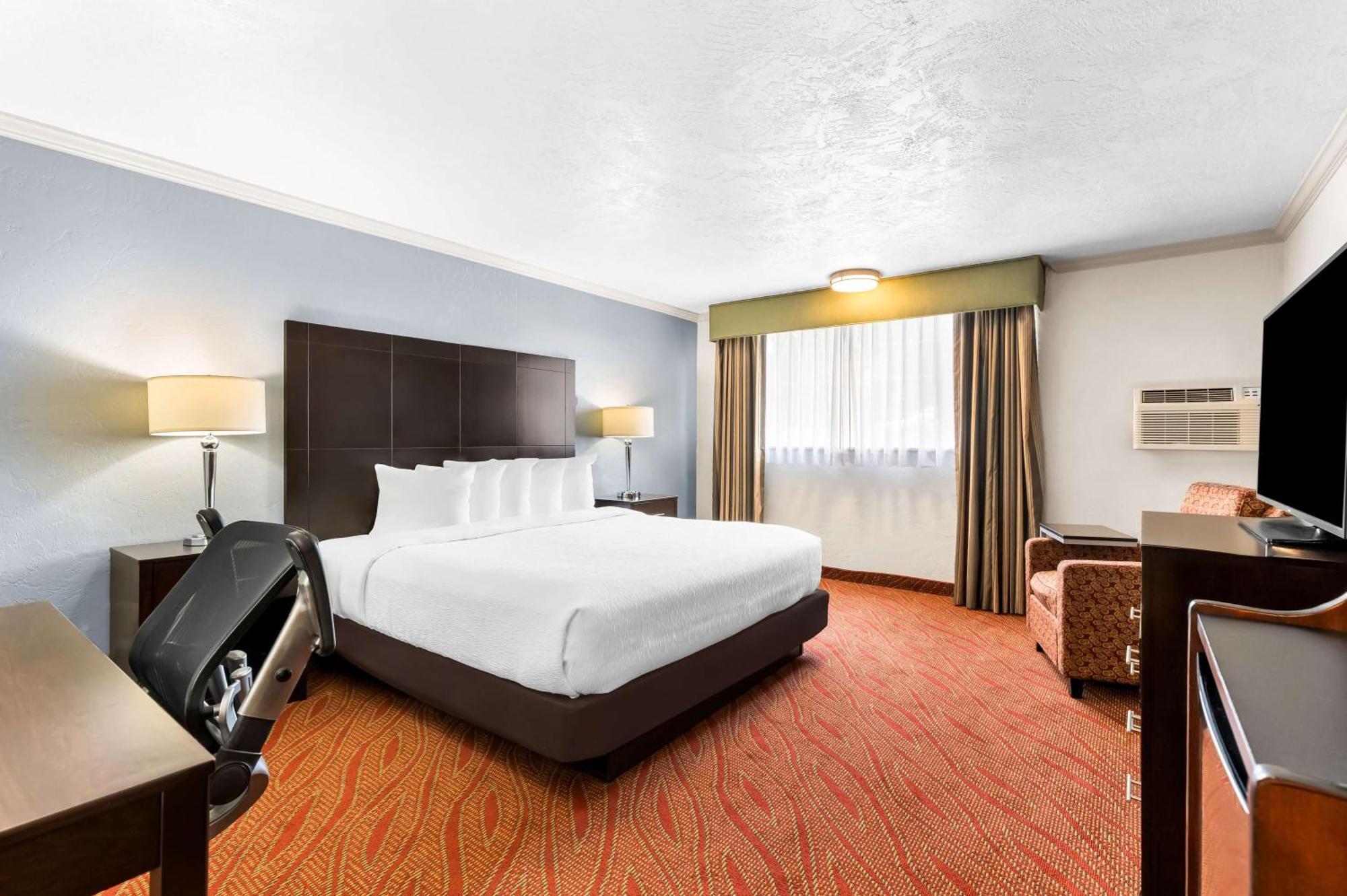 Best Western Plus Parkway Inn Уилсонвилл Экстерьер фото